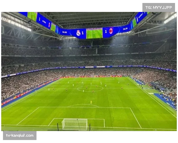 伯纳乌球场全新顶棚关闭测试,未来或可实现“室内足球”环境以排除天气战术变量 伯纳乌球场全新顶棚关闭测试,未来或可实现“室内足球”环境以排除天气战术变量